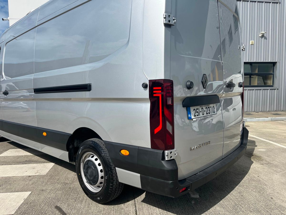 2025 Renault Master 2L Diesel For Sale Images
