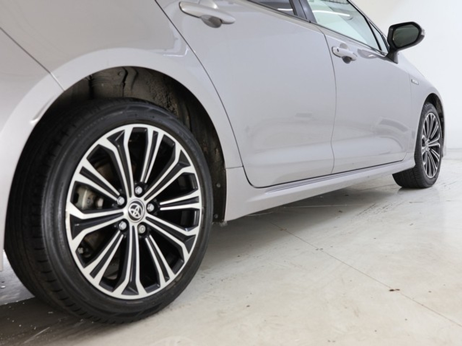 Toyota Corolla Luna Sport Hybrid Saloon — thumbnail 11