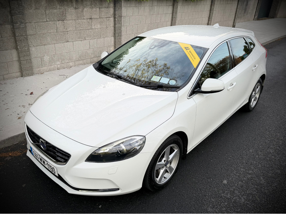 2014 Volvo V40 2L Diesel For Sale Images