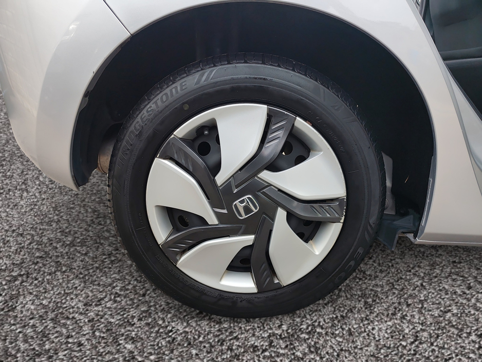 Honda Fit 1.5 Petrol Hybrid Auto — thumbnail 15
