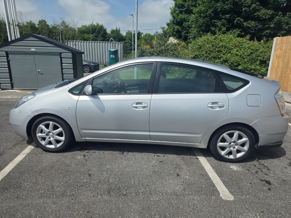 Toyota Prius 1.5 5DR A — thumbnail 2