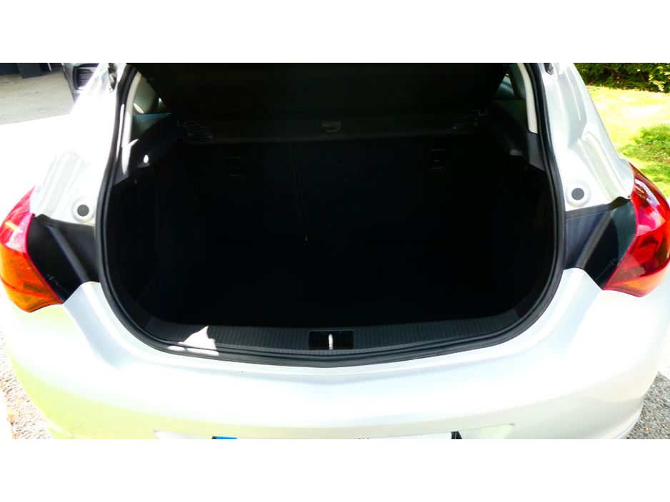 2012 Opel Astra 2L Diesel For Sale Images