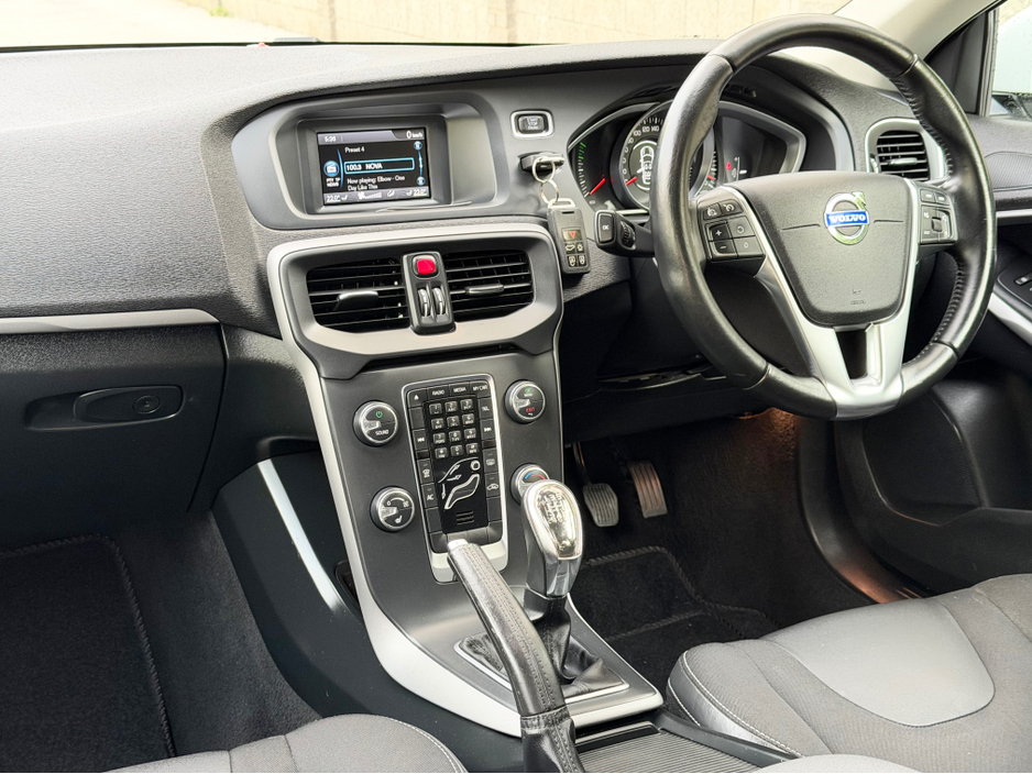 2014 Volvo V40 2L Diesel For Sale Images