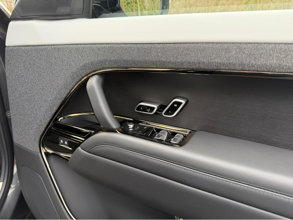 2024 Land Rover Range Rover Sport 3L Petrol Plug-in Hybrid For Sale Images