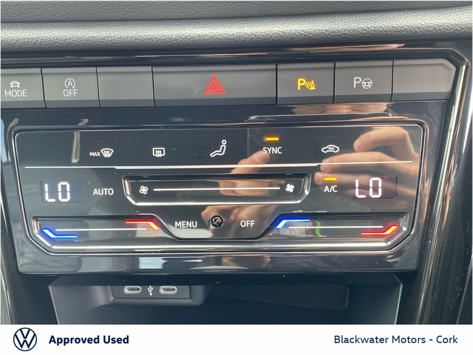 Volkswagen T-Roc 1.0TSI 110BHP R-LINE WITH REAR VIEW CAMERA — thumbnail 18