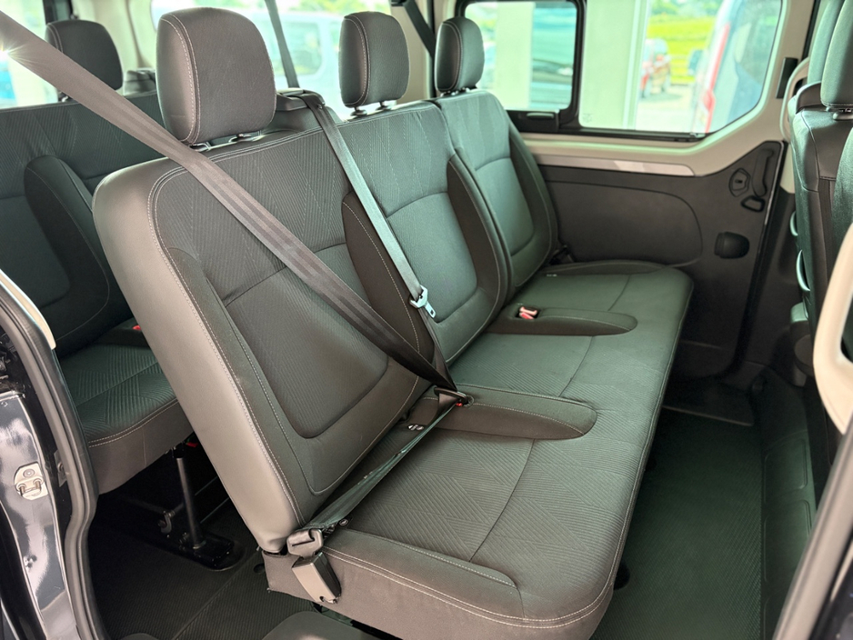2025 Renault Trafic 2L Diesel For Sale Images