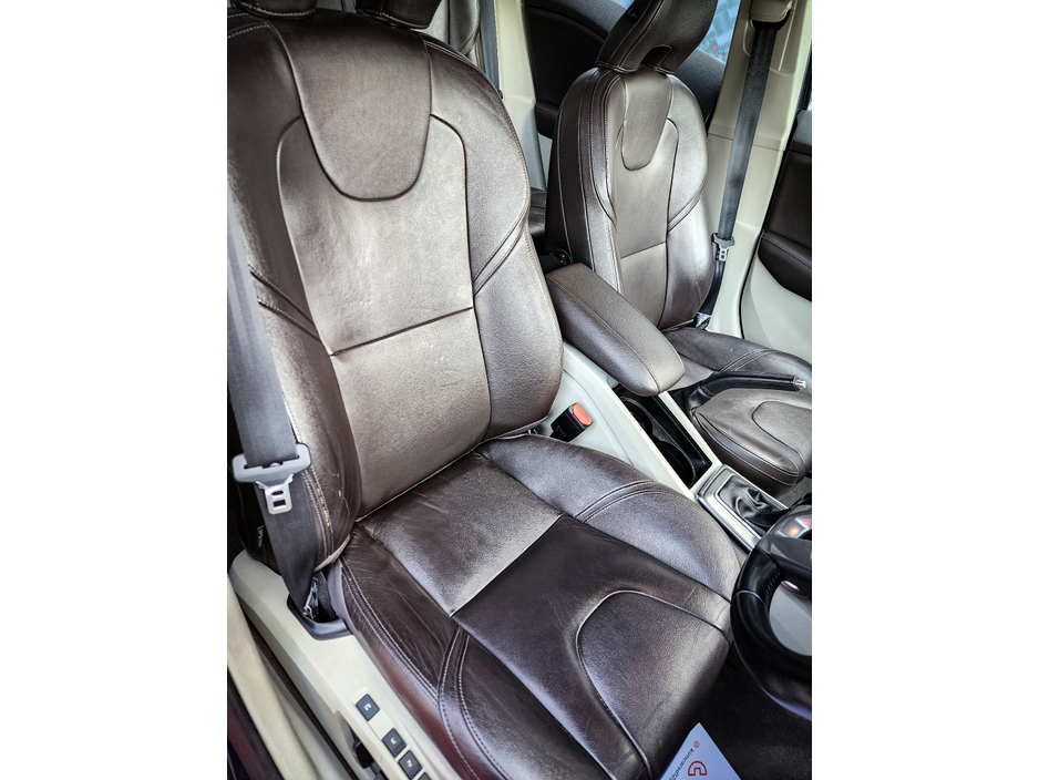 2013 Volvo V40 1.6L Petrol For Sale Images