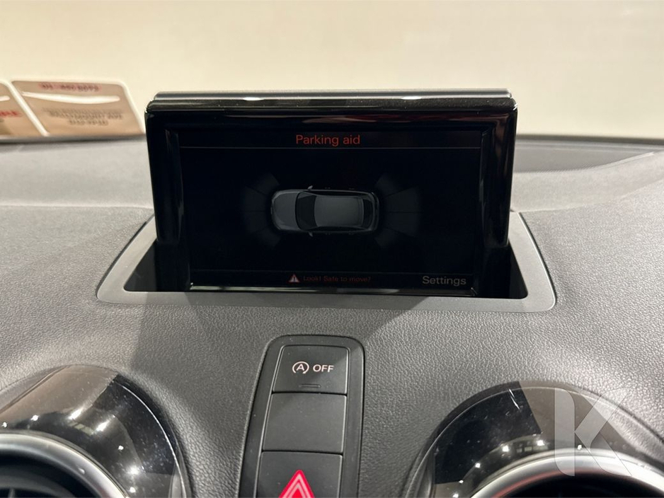 Audi A1 1.0 TFSI AUTOMATIC - RED/BLACK TWO TONE - FACTORY ALLOYS - XENON HEADLIGHTS - PARKING AID - HEATING / AC CONTROLS — thumbnail 23