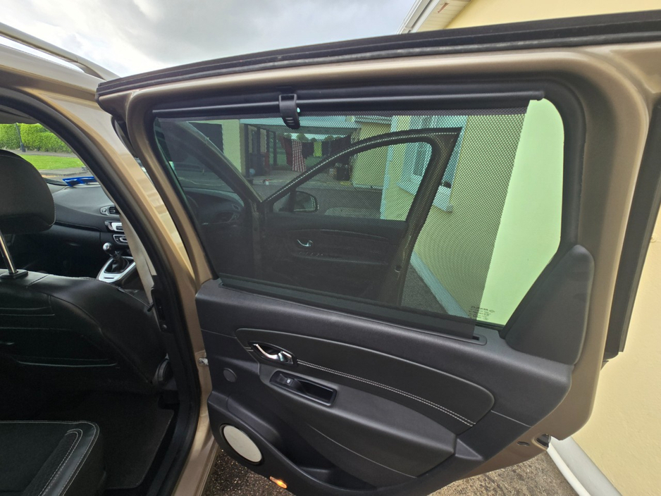 Renault Grand Megane SCENIC 3 BOSE 1.5 DCI 110 4DR — thumbnail 17