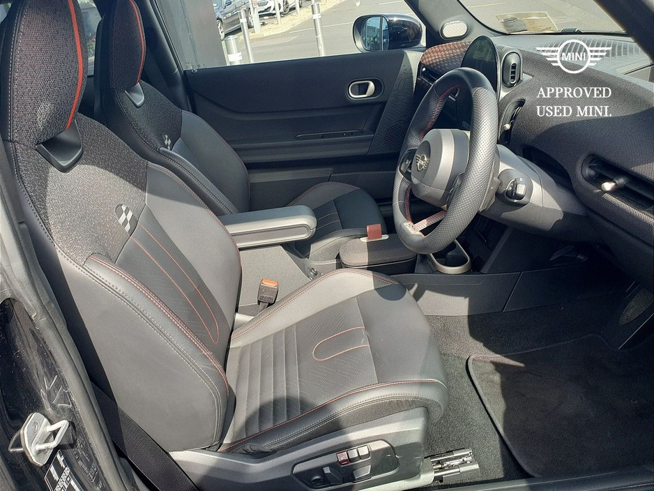 2024 MINI Hatch 2L Petrol For Sale Images