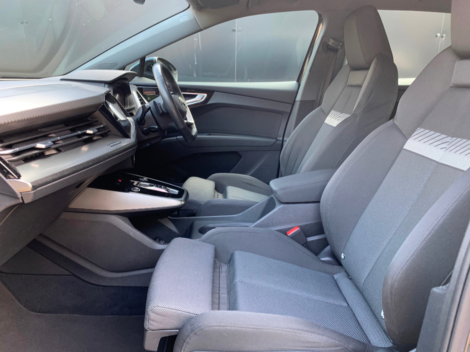 Audi Q4 e-tron E-TRON SPORT 35 EV AUTO // ONE OWNER // FULL SERVICE HISTORY // STUNNING CONDITION // 08/27 NCT AND €120 ROAD TAX // REVERSE CAMERA, HEATED SEATS AND — thumbnail 17