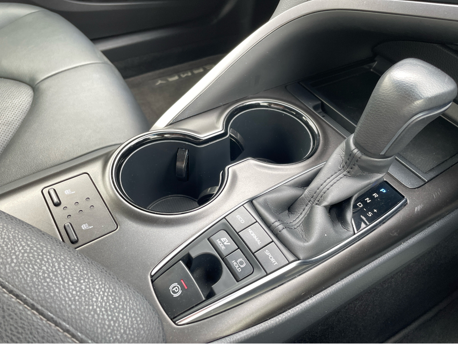 2022 Toyota Camry 2.5L Petrol Hybrid For Sale Images