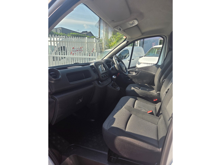 2021 Renault Trafic 2L Diesel For Sale Images