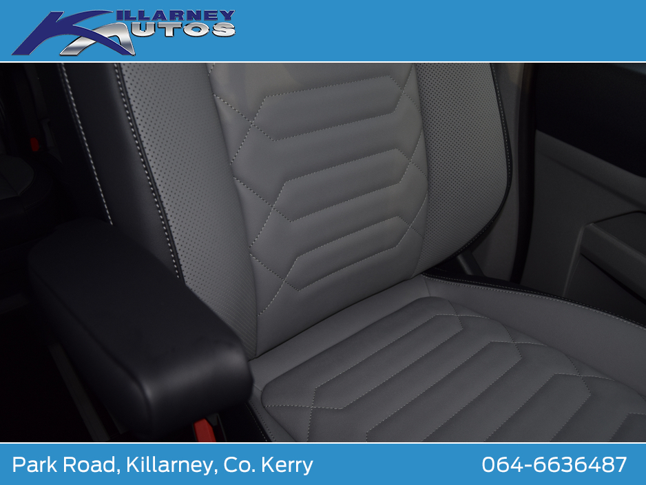2026 Ford Tourneo Custom 2.5L Petrol Plug-in Hybrid For Sale Images