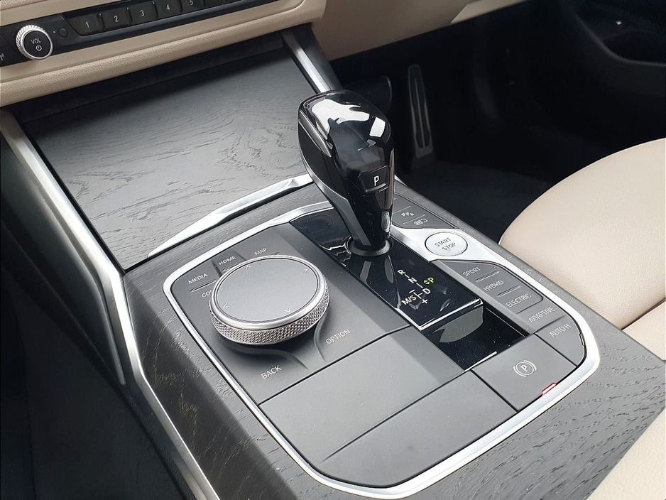 BMW 3 Series 330e M Sport Auto — thumbnail 10
