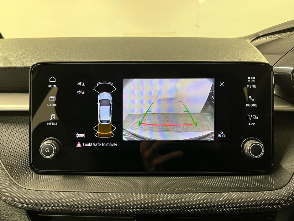 Skoda Fabia Selection 1.0MPI 80HP - Reversing Camera - Air Conditioning - Cruise Control - Keyless Start - Apple CarPlay/Android Auto — thumbnail 14