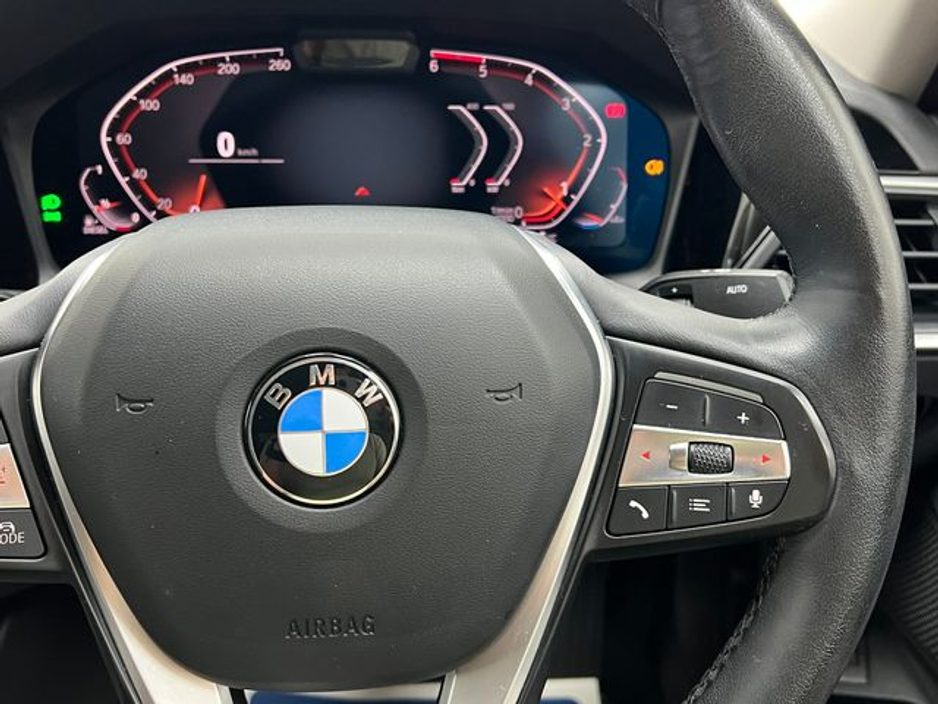 BMW 3 Series 320d xDrive 4WD — thumbnail 40
