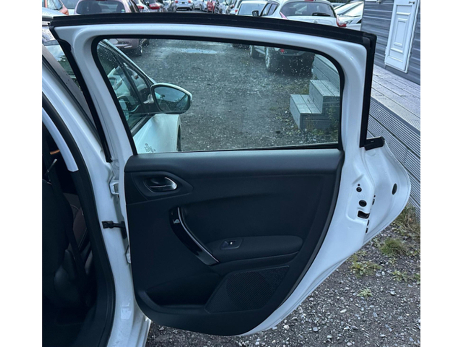 Peugeot 208 Puretech 1.2L Petrol Automatic (2763) — thumbnail 7