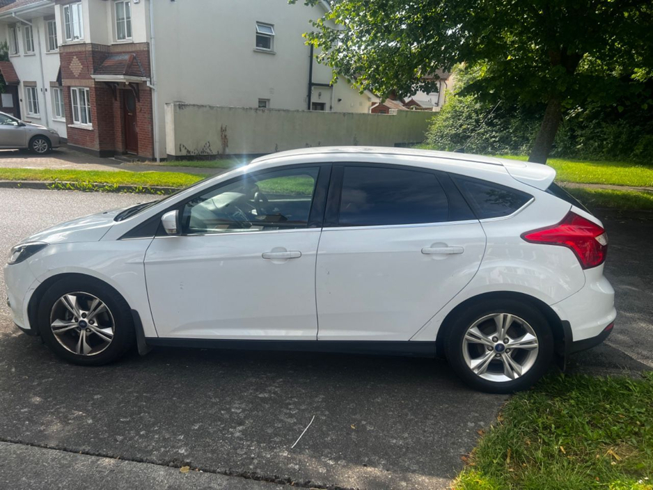 Ford Focus 1.6 Zetec Hatchback Diesel Manual (115bhp) — thumbnail 4