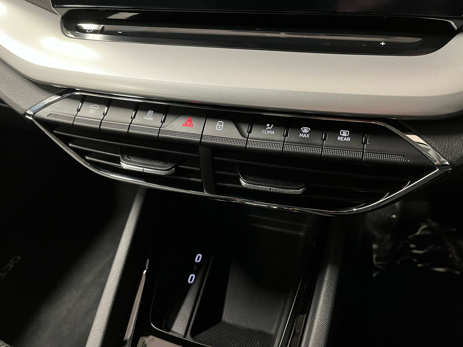 Skoda Octavia Style DSG 2.0TDI 115BHP - Reversing Camera - Sat Nav - Climate Control - Heated Seats - Keyless Start - Apple CarPlay/Android Auto — thumbnail 12