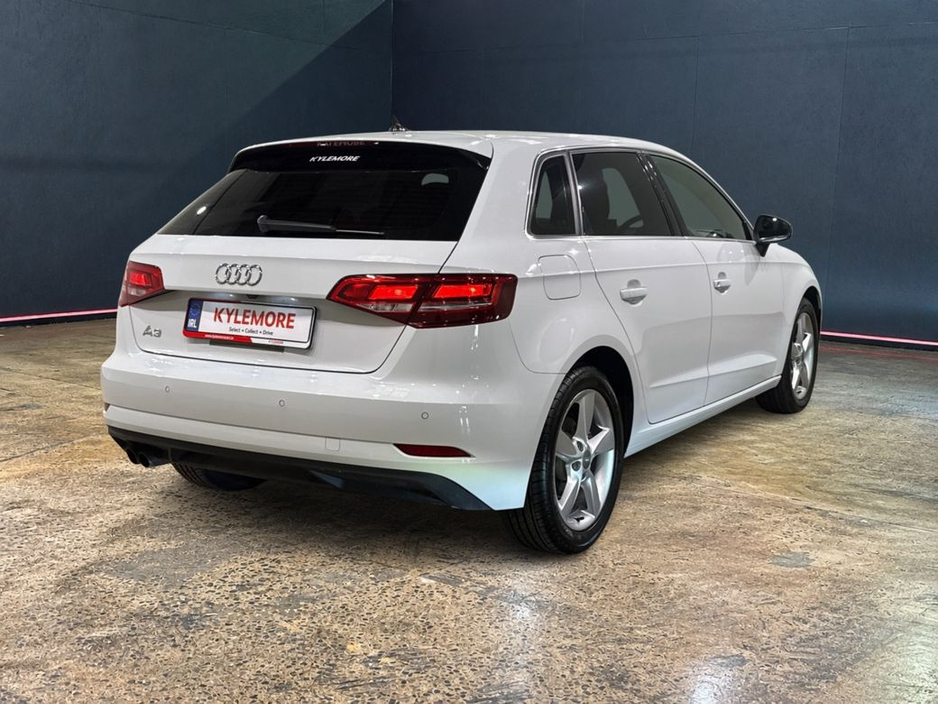 Audi A3 1.4 TSI AUTOMATIC - SIGNATURE EDITION - FACTORY ALLOYS - LOW MILEAGE — thumbnail 3