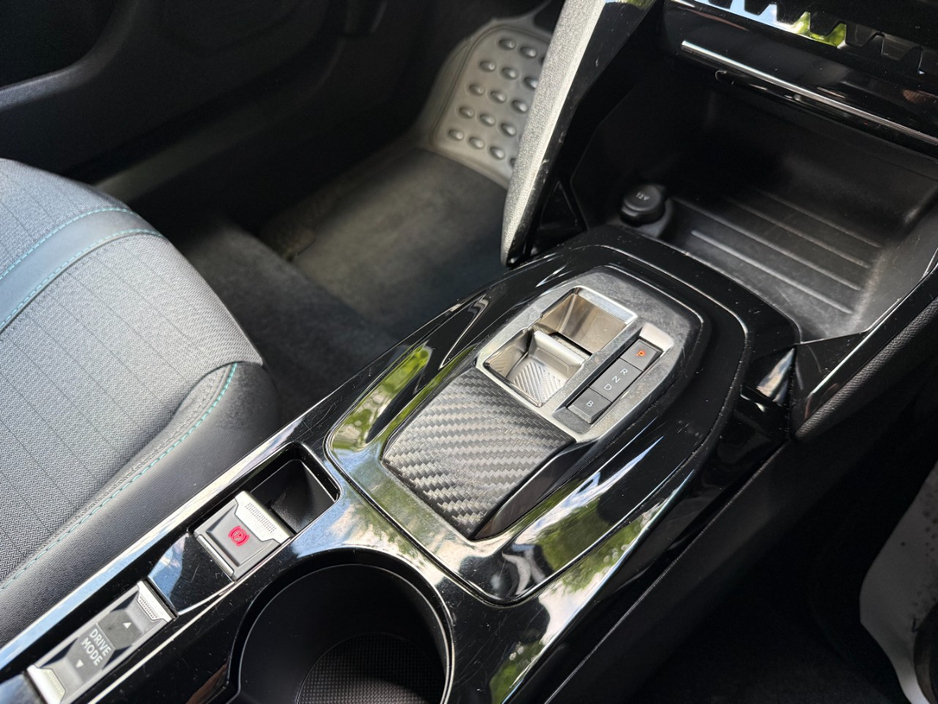 2023 Peugeot 2008 0L Electric For Sale Images