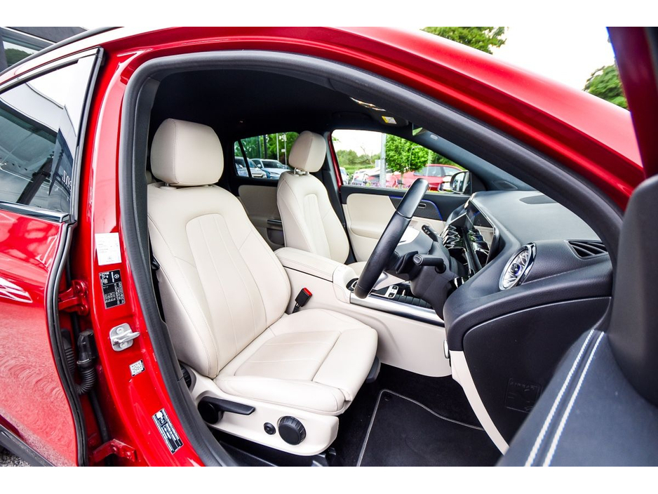 Mercedes-Benz GLA Class 200d Progressive Night Pack Auto — thumbnail 9