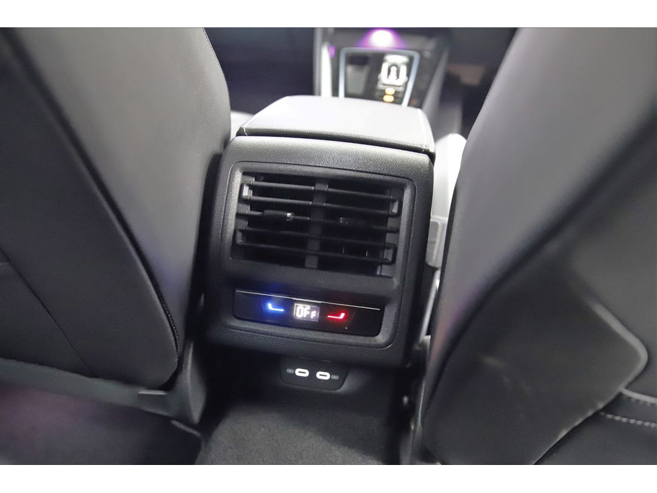 Volkswagen Golf 1.0ETSI DSG R-LINE MK8 MILD-HYBRID *HUP*HALF LEATHER SPORT SEATS* — thumbnail 24