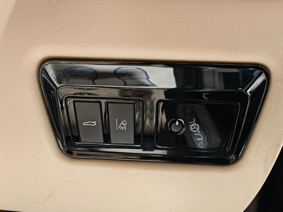 Jaguar XF 2.0 D PORTFOLIO 180PS AUTO 4DR — thumbnail 24