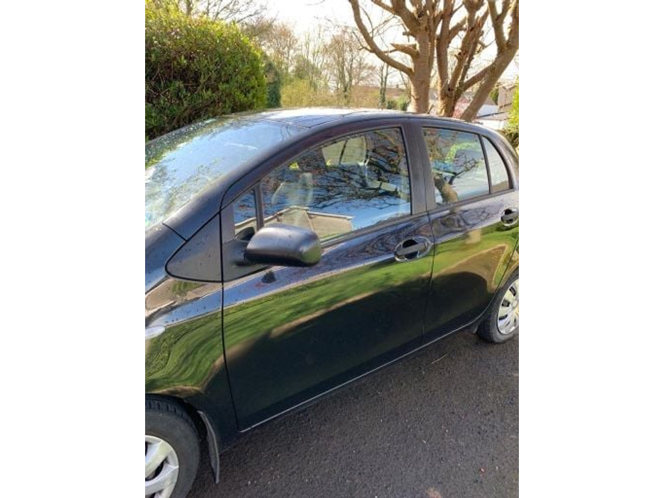 Toyota Yaris 1.0 Terra Hatchback Petrol Manual (69bhp) — thumbnail 2