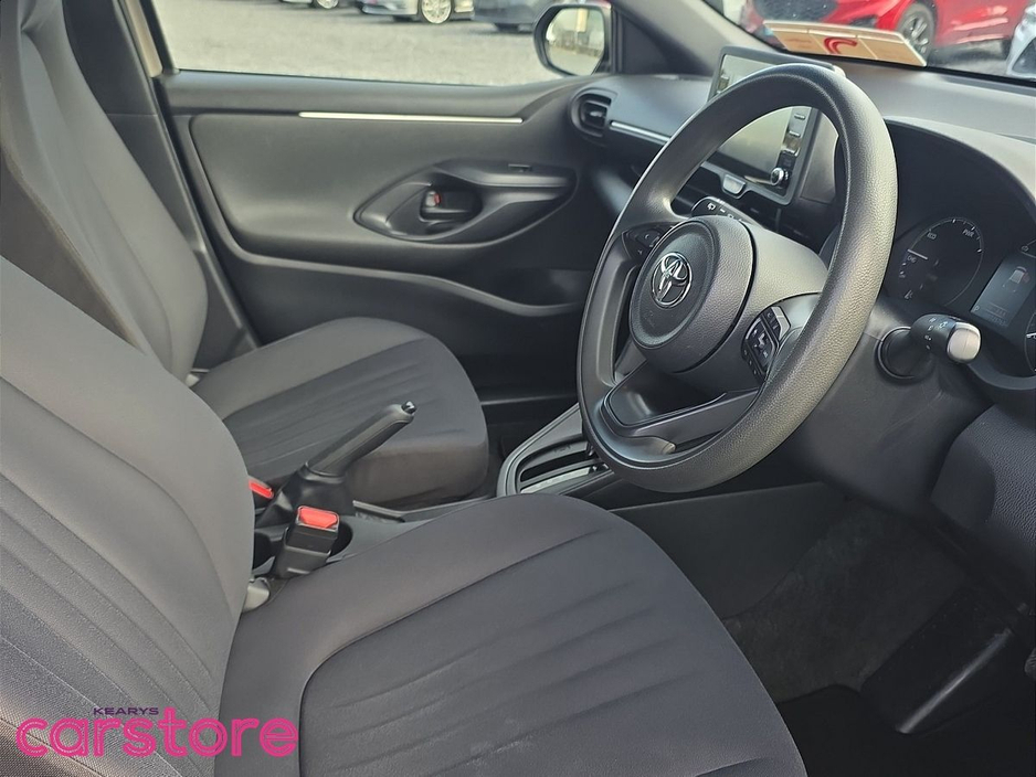 Toyota Yaris Hybrid X — thumbnail 12