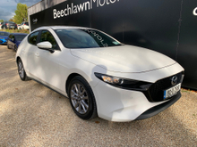 Mazda Mazda3 2.0 SE LUX 5DR // STUNNING CONDITION // ONE OWNER // FANTASTIC SPECIFICATION // €200 ROAD TAX // HEADS UP DISPLAY, PARKING SENSORS AND CRUISE CONTROL