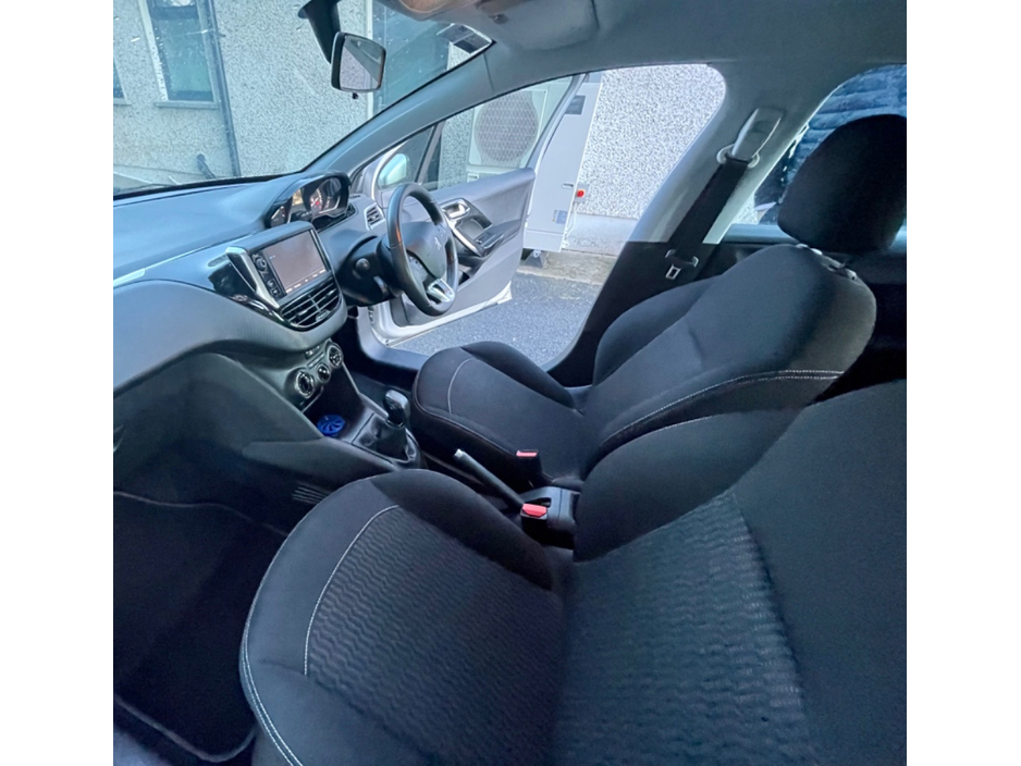 Peugeot 208 ACTIVE 1.2 82 4DR — thumbnail 5