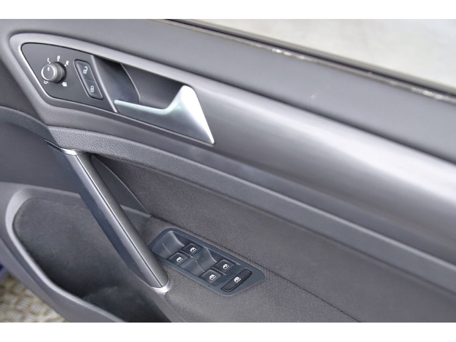Volkswagen Golf 1.2 TSI DSG MK7.5 COMFORTLINE *DIG DASH*CARPLAY*ANDROID AUTO* — thumbnail 24