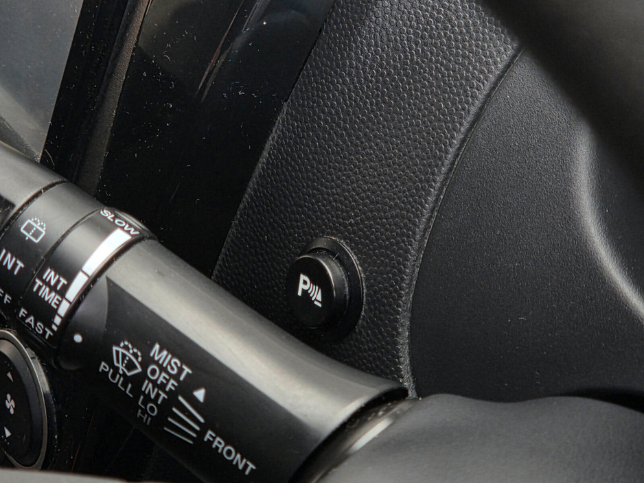 Mitsubishi Mirage — thumbnail 13