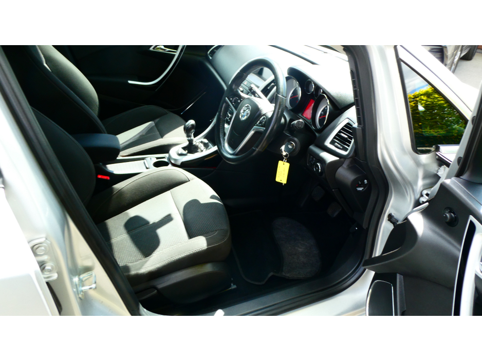 2012 Opel Astra 2L Diesel For Sale Images