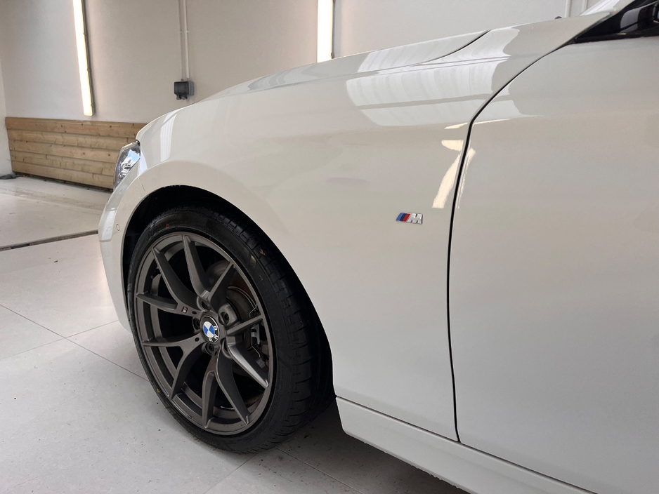 BMW 1 Series 118D 2.0 DIESEL M-SPORT PRO PLUS M-PERFORMANCE AUTOMATIC // M3 CS ALLOY PACKAGE INCLUDED // ALPINE WHITE METALLIC // LED MATRIX LIGHTING // LANE DEPARTURE ASSIST // PRO MEDIA PACK // CRUISE CONTROL — thumbnail 9