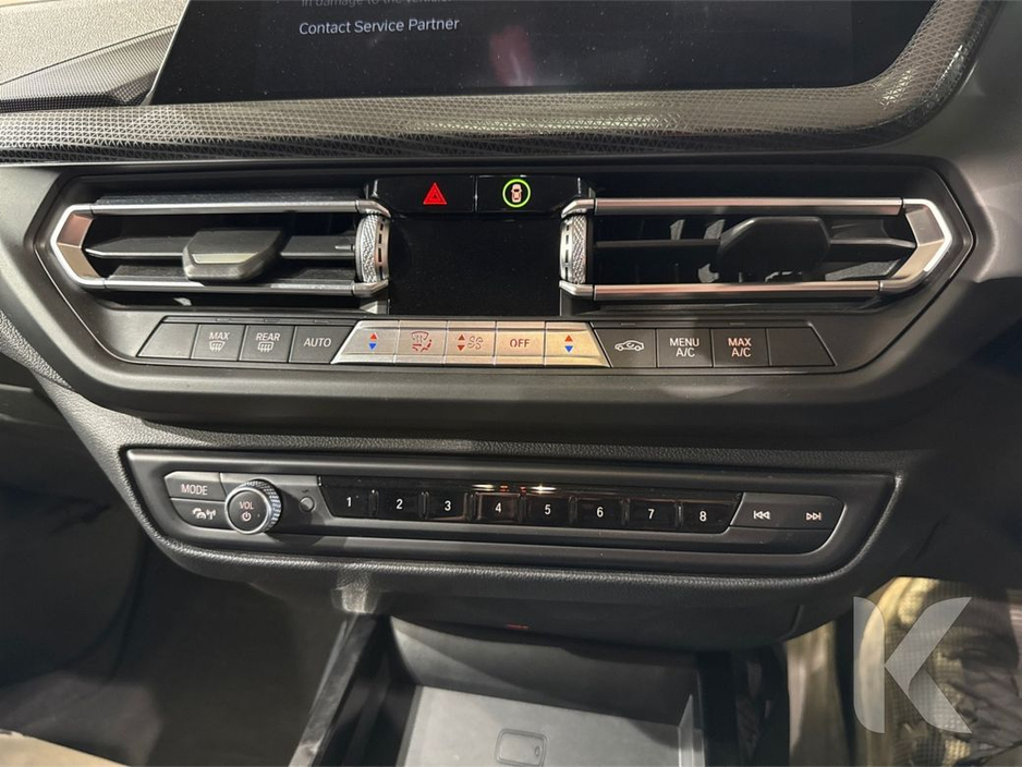 BMW 1 Series 1.5 AUTOMATIC - NEW MODEL - PLAY EDITION - CRUISE CONTROL - DIGITAL DASH REAR CAMERA/PARKING RADAR — thumbnail 15