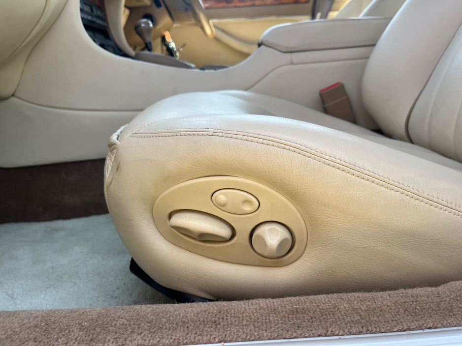 1995 Daimler Saloon 4.1L Petrol For Sale Images