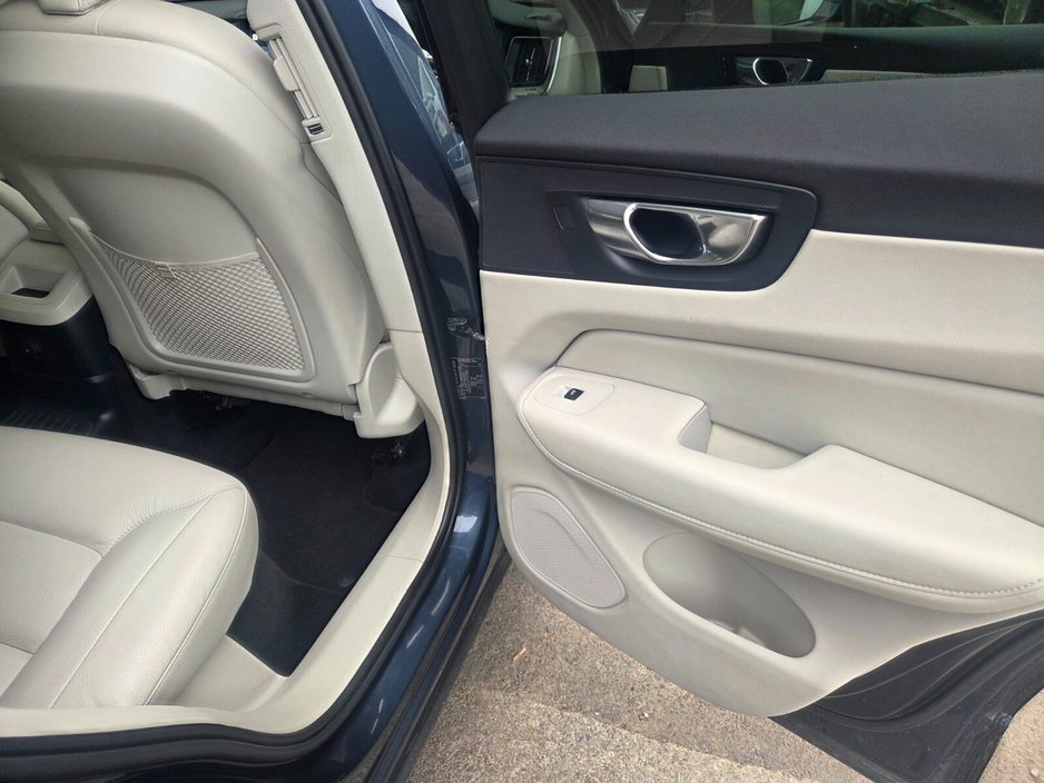2023 Volvo XC60 2L Petrol Plug-in Hybrid For Sale Images