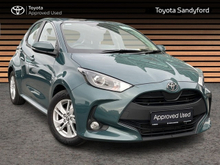 Toyota Yaris HYBRID LUNA // REAR CAMERA // TOYOTA SAFETY SENSE // BLUETOOTH // AIR CON // FULL WARRANTY