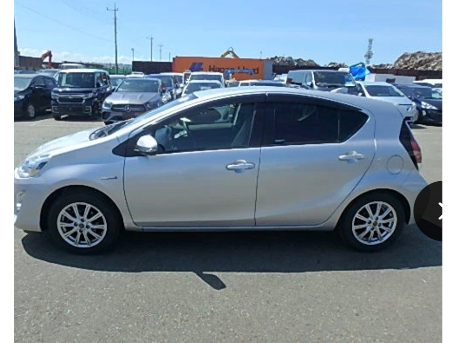 Toyota Aqua 1.5 Petrol Hybrid Automatic — thumbnail 4