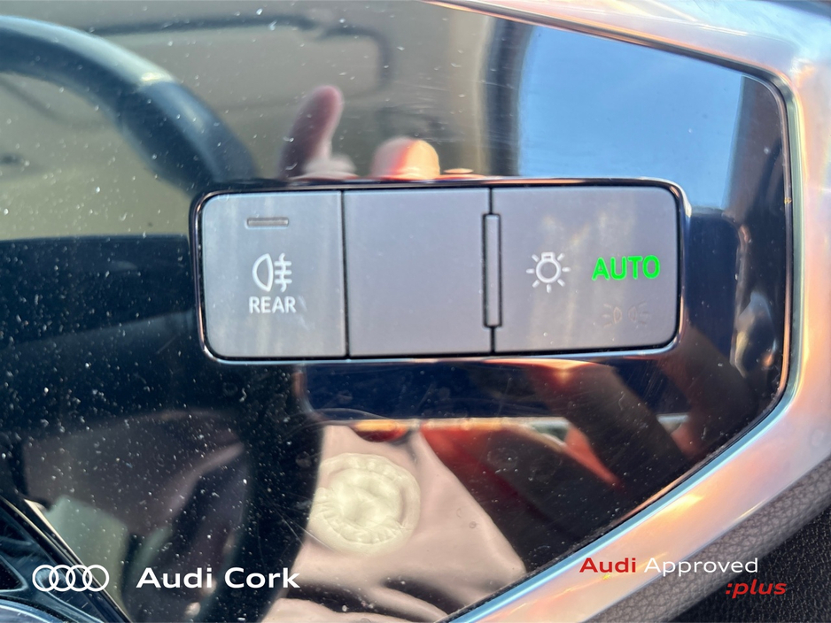 Audi Q3 2.0 35TDI 150BHP SE AUTOMATIC WITH COMFORT PACK, HIGH BEAM ASSIST & AMBIENT LIGHTING — thumbnail 22