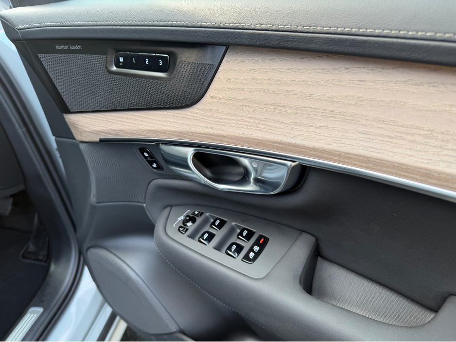 2025 Volvo XC90 2L Petrol Plug-in Hybrid For Sale Images