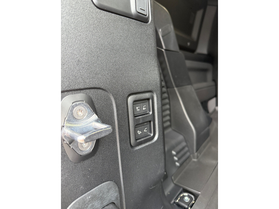 2026 Land Rover Defender 3L Diesel For Sale Images