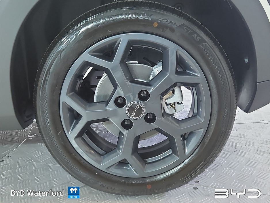 BYD Dolphin Surf *Demo Sale NOW ON* BOOST MODEL - 43.2kWh battery, up to 322km range. Includes Reversing Camera, Adaptive Cruise Control, Climate Control, Sat Nav, and Keyless Start. — thumbnail 12