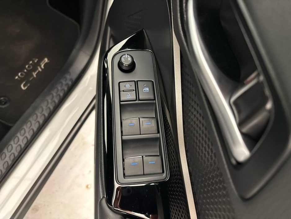 Toyota C-HR HYBRID SPORT — thumbnail 11