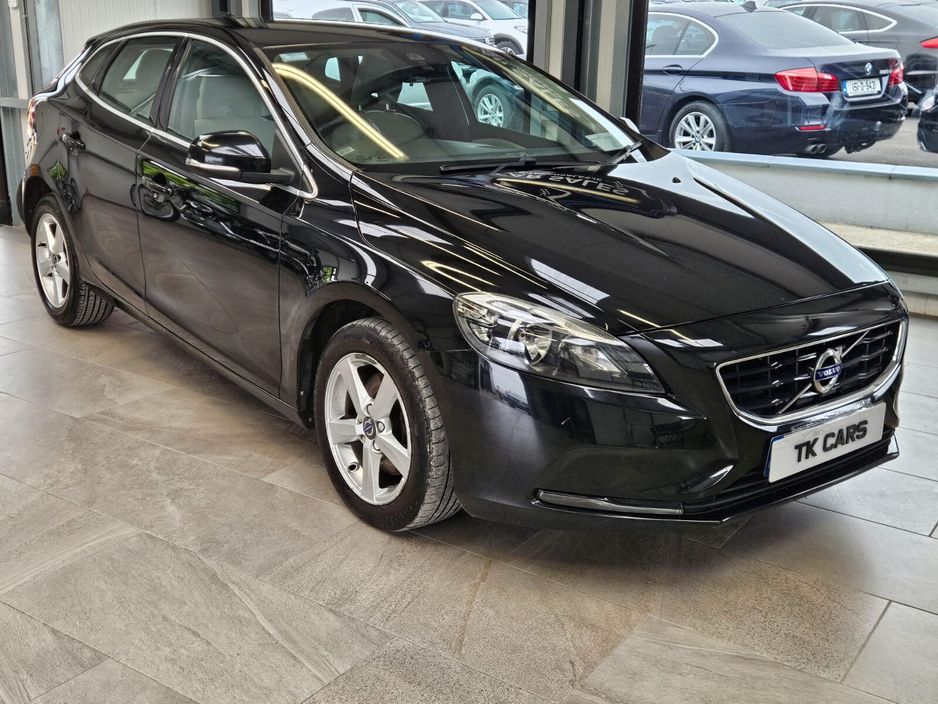 Used Volvo V40 2016 in Galway