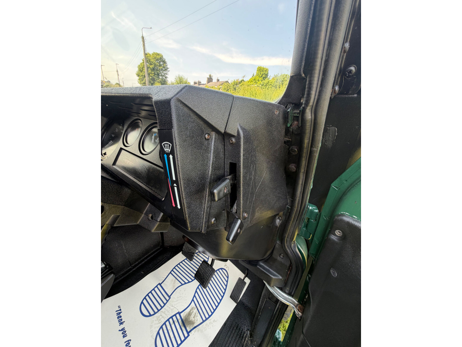 2006 Land Rover Defender 2.5L Diesel For Sale Images