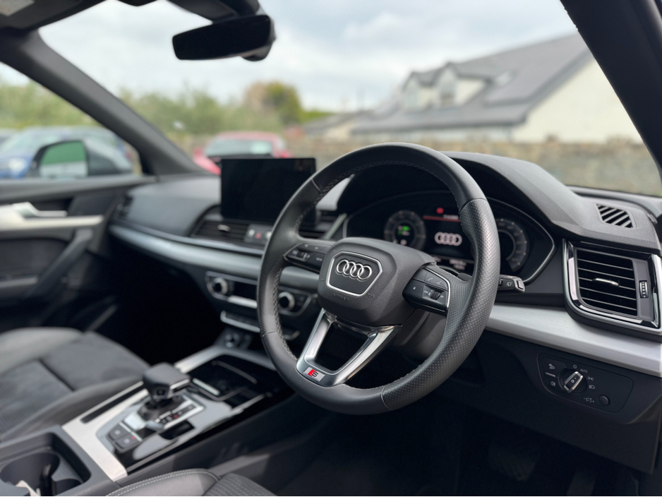 2024 Audi Q5 2L Petrol Plug-in Hybrid For Sale Images